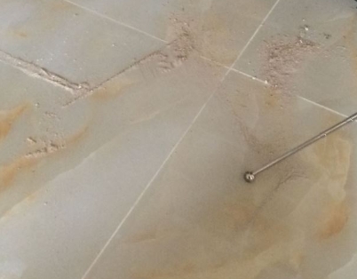黑水瓷砖空鼓维修公司分享粘合剂选择不当在瓷砖铺贴过程中可能导致以下问题