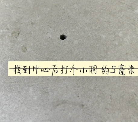 黑水瓷砖空鼓维修公司专业解答在瓷砖铺贴过程中，如果砂料搅拌不均匀，将会带来以下问题